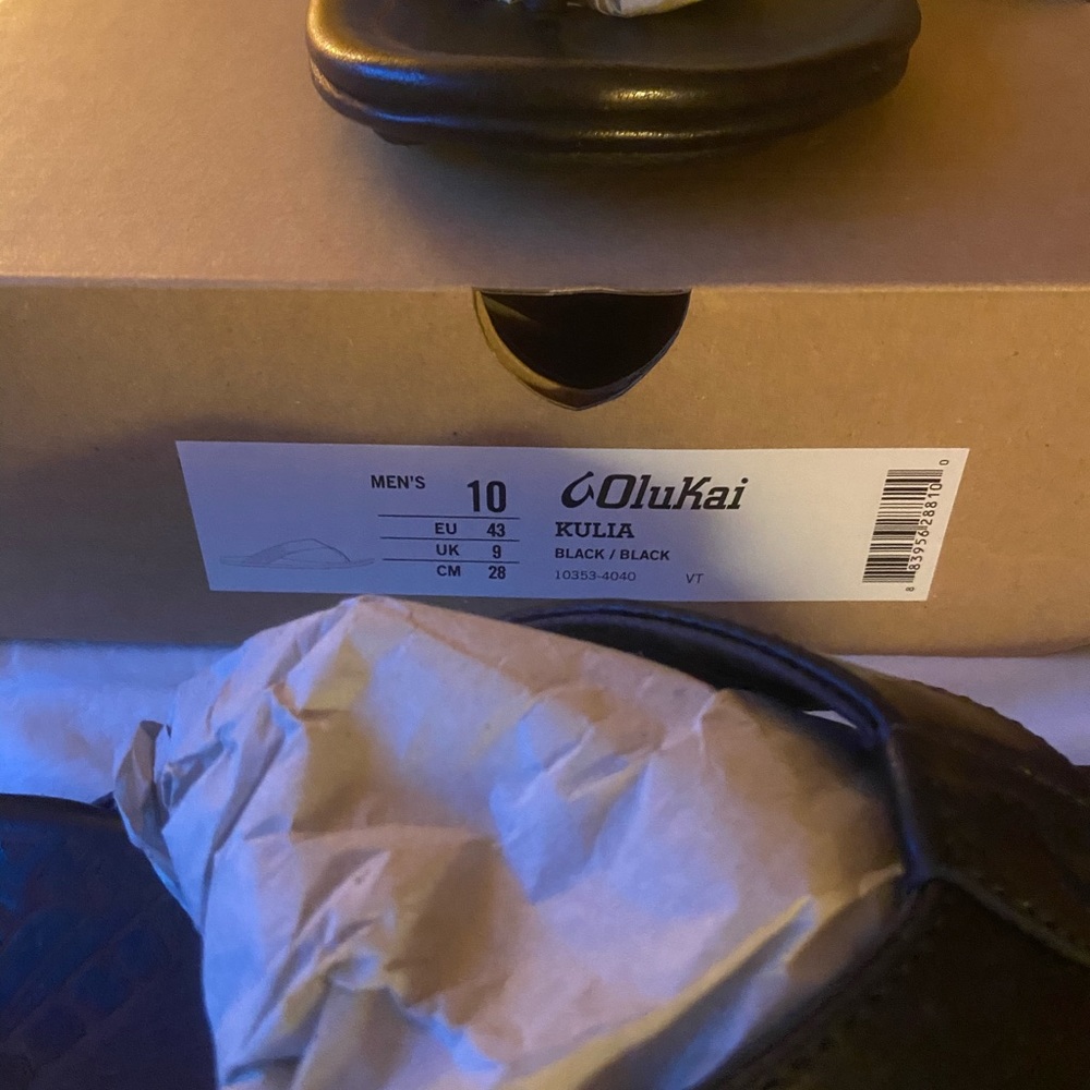 Various size ten men olukais
